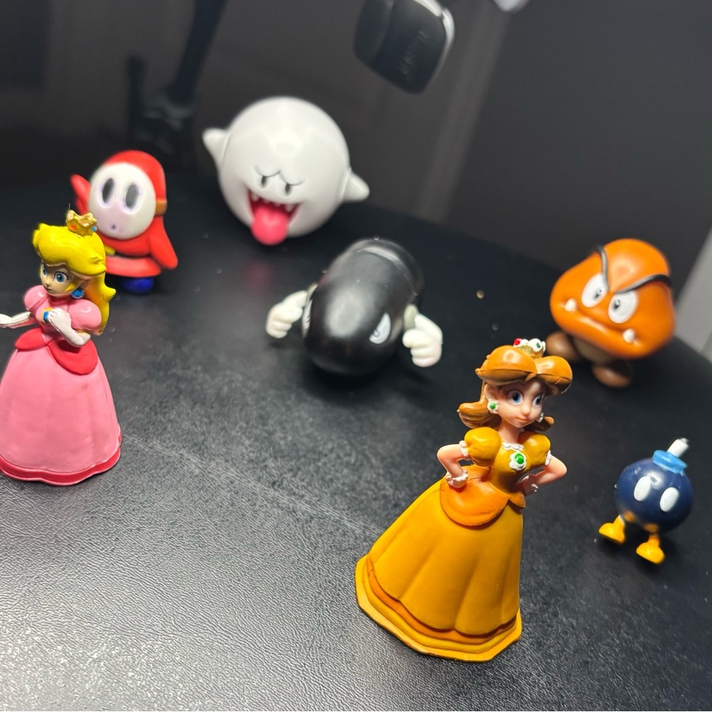 8pcs Super Mario mini figurines